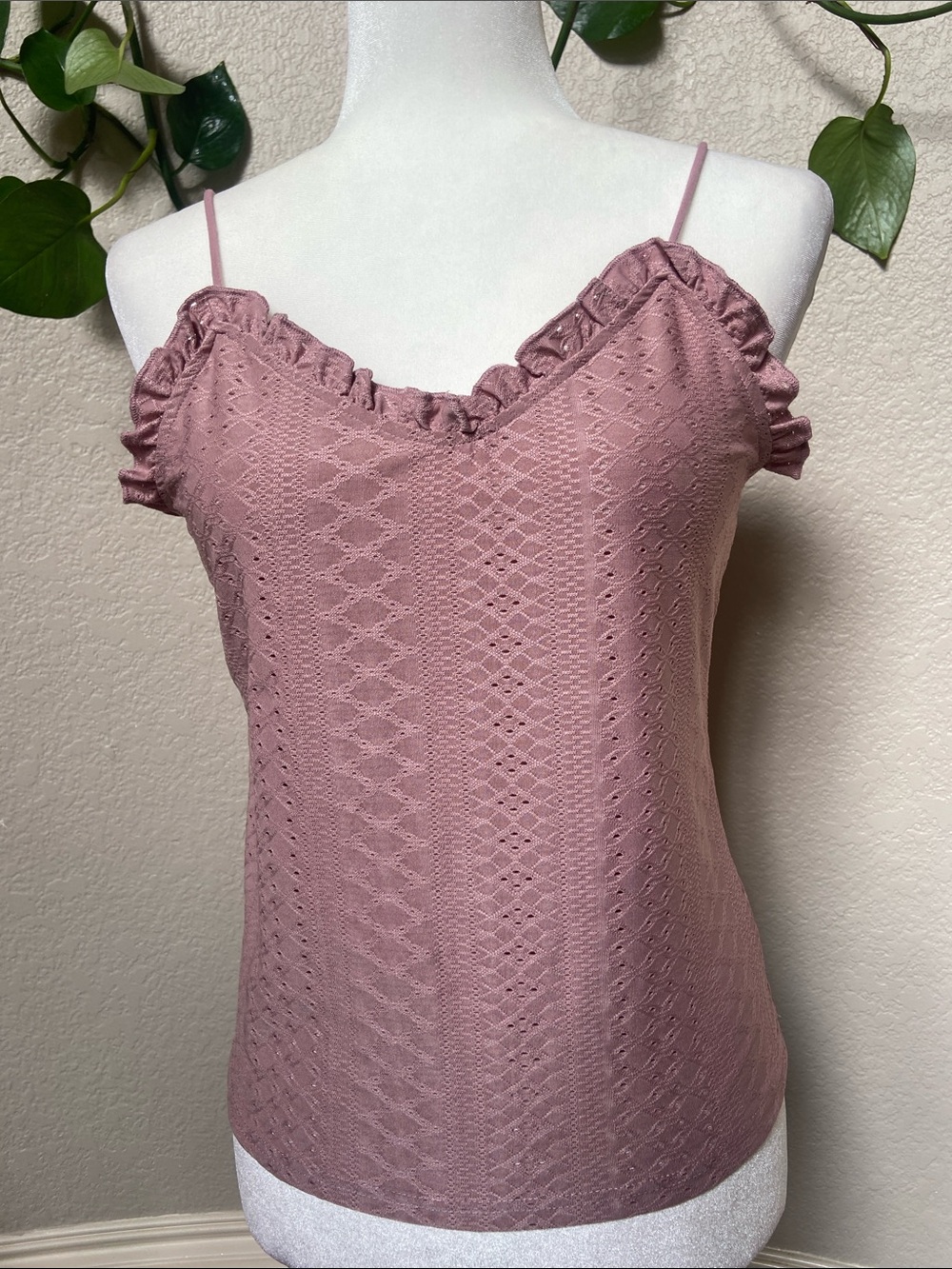 Ruffle-Trim Tank top in soft eyelet fabric in Sage Green (M) or Pink (L). - Picture 5 of 14